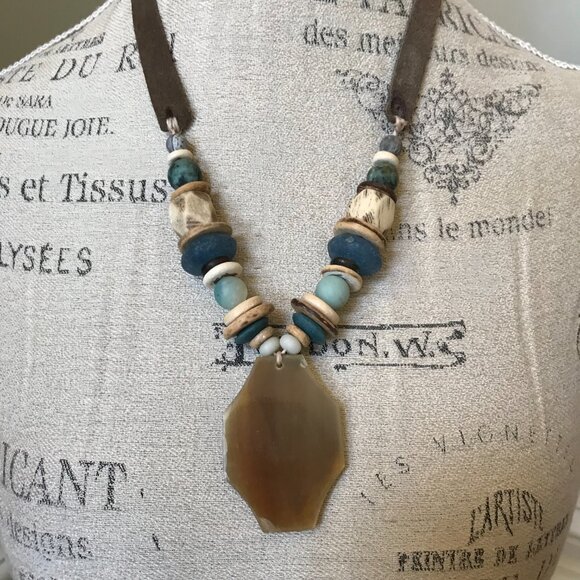 Twine & Twig Medallion Tribal Beaded Necklace Womens Brown Suede Strap Pendant - Picture 8 of 11